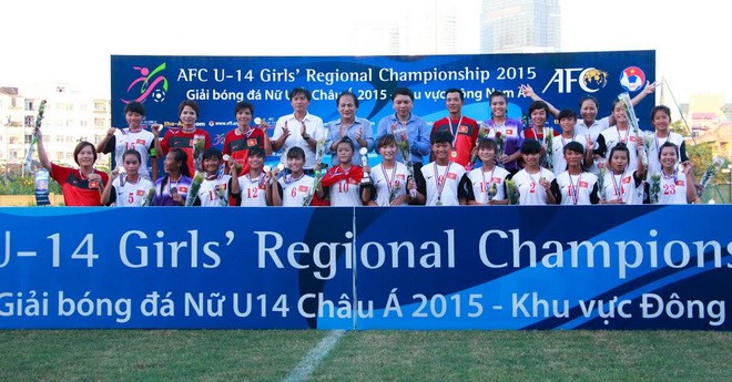 Сборная Вьетнама стала чемпионом ЮВА по женскому футболу в возрасте до 14 лет - ảnh 1