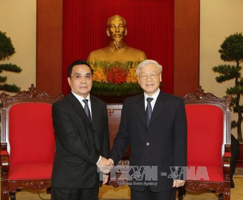 Генсек ЦК КПВ Нгуен Фу Чонг принял премьер-министра Лаоса - ảnh 1