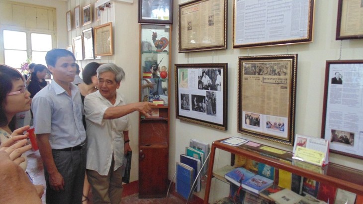 Посещение первого частного Дома-музея русской литературы во Вьетнаме - ảnh 2