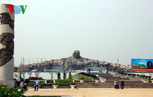 Самый большой во Вьетнаме памятник матери-героине - ảnh 2