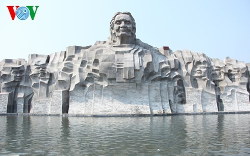 Самый большой во Вьетнаме памятник матери-героине - ảnh 3