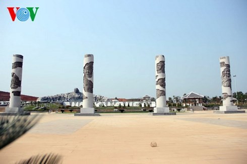 Самый большой во Вьетнаме памятник матери-героине - ảnh 6
