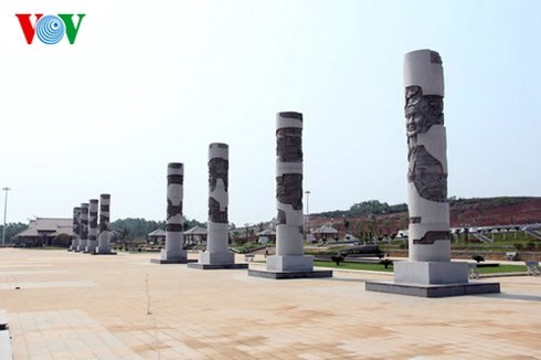 Самый большой во Вьетнаме памятник матери-героине - ảnh 7