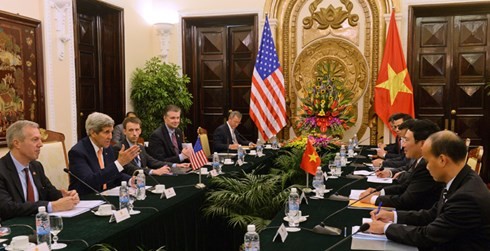 Вице-премьер, глава МИД СРВ провёл переговоры с госсекретарём США - ảnh 2