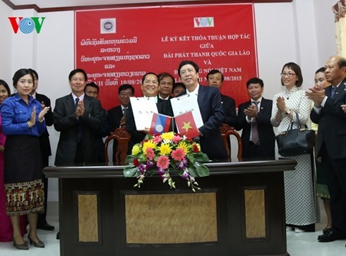 Подписано соглашение о сотрудничестве между «Голосом Вьетнама» и Лаосским национальным радио - ảnh 1