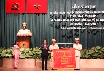 Во Вьетнаме прошли мероприятия в честь 70-летия со дня создания народной милиции страны - ảnh 1