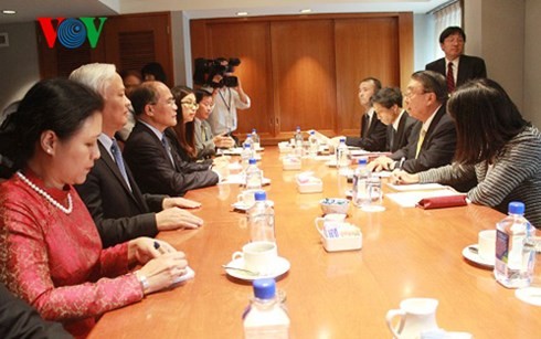 Нгуен Шинь Хунг встретился с главой нижней палаты парламента Японии и членами миссии СРВ при ООН - ảnh 1