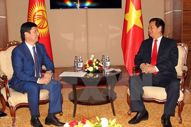 Руководители Вьетнама поздравили киргизских коллег с Днём независимости страны - ảnh 1