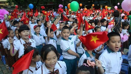 Во Вьетнаме более 22 млн школьников и студентов участовали в церемонии начала нового учебного года - ảnh 2