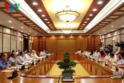 Политбюро ЦК КПВ высказало мнения по подготовке к 16-му съезду парткома г.Ханоя - ảnh 2