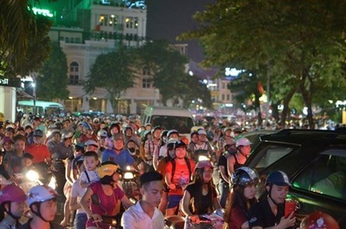 Атмосфера праздника середины осени на улицах Ханоя - ảnh 1