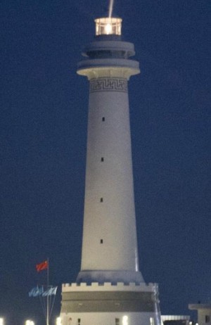 Китай незаконно построил два маяка на вьетнамском архипелаге Чыонгша - ảnh 1