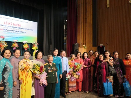В Хошимине отмечают 85-летие со дня создания Федерации вьетнамских женщин - ảnh 1