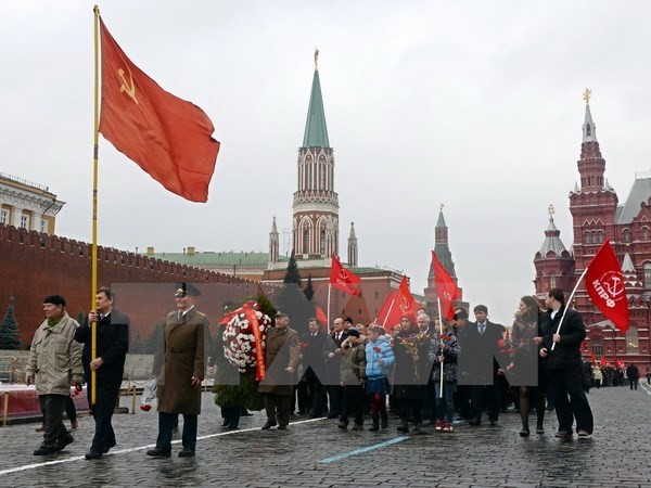 В России и Беларуси отметили 98-ю годовщину Октябрьской революции - ảnh 1