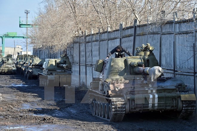 Украинская армия сообщила о завершении отвода легких вооружений от линии сопрокосновения - ảnh 1