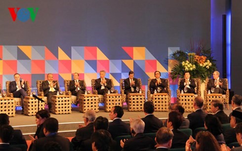 Президент СРВ принял участие в различных мероприятиях в рамках саммита АТЭС-2015 - ảnh 1