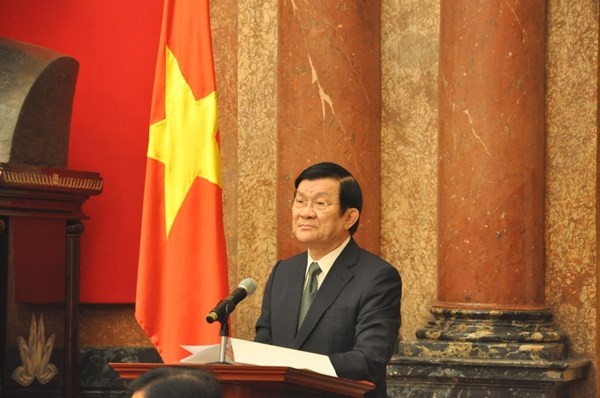 Руководители Вьетнама поздравили ОАЭ с Днем независимости страны - ảnh 1