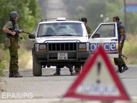 Наблюдатели ОБСЕ попали под обстрел на востоке Украины - ảnh 1