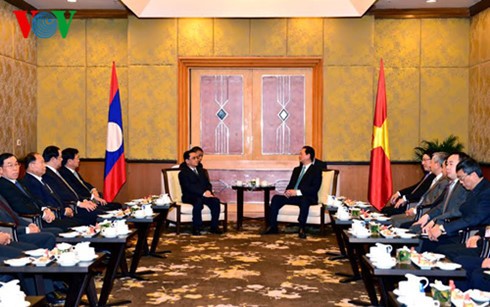 Руководители Вьетнама приняли премьер-министра Лаоса Тхонгсинга Тхаммавонга - ảnh 2