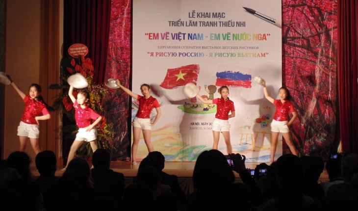 Выставка детских рисунков «Я рисую Россию - Я рисую Вьетнам» - ảnh 4