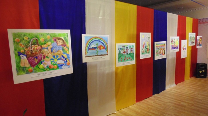 Выставка детских рисунков «Я рисую Россию - Я рисую Вьетнам» - ảnh 7