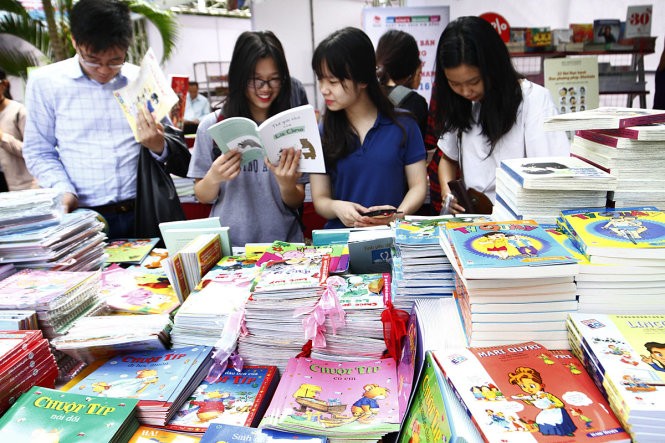 Во Вьетнаме проходят различные мероприятия в честь Дня книг - ảnh 1