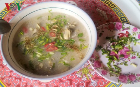 Каша с устрицами – вкусное блюдо провинции Куангбинь - ảnh 1