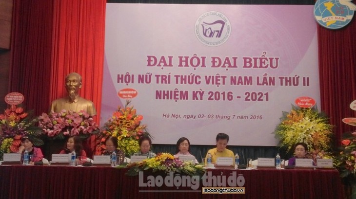 В Ханое прошёл 2-й съезд Союза интеллигентных женщин Вьетнама - ảnh 1
