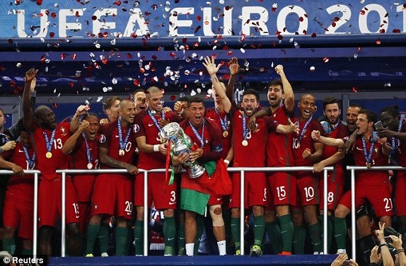 Сборная Португалии стала чемпионом Европы по футболу - ảnh 1