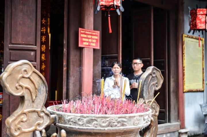 Посещение храма Нге, где поклоняются женщине-генералу Ле Тян - ảnh 11