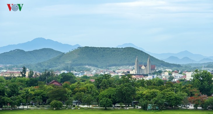 Вид на город Хюэ с высоты - ảnh 1