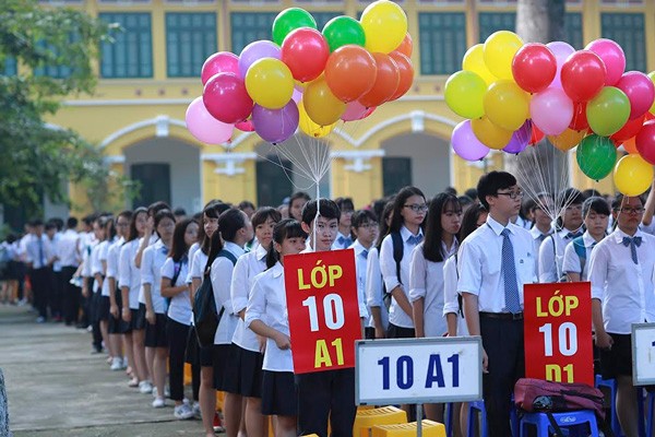 Президент Вьетнама поздравил школьников с новым учебным годом - ảnh 1
