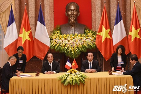 Президенты Вьетнама и Франции провели пресс-конференцию - ảnh 2