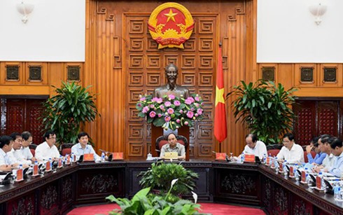 Премьер Вьетнама провел рабочую встречу с руководителями провинций Баклиеу и Камау - ảnh 1