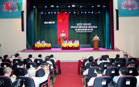 Вице-премьер Выонг Динь Хюэ встретился с избирателями в провинции Хатинь - ảnh 2