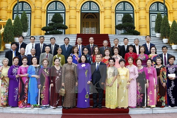 Вице-президент СРВ приняла делегацию бывших учителей - вьетнамских эмигрантов в Таиланде - ảnh 1