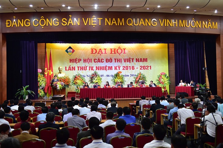 Чинь Динь Зунг принял участие в съезде Ассоциации вьетнамских городов - ảnh 2