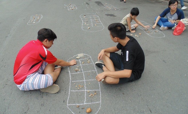 Традиционная игра «О Ан Куан» в пешеходном пространстве Ханоя - ảnh 4