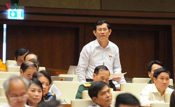 Депутаты парламента Вьетнама сделали главе МВД запросы относительно кадровой работы - ảnh 2