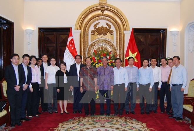 Вьетнам и Сингапур укрепляют сплоченность и развивают центральную роль АСЕАН - ảnh 1