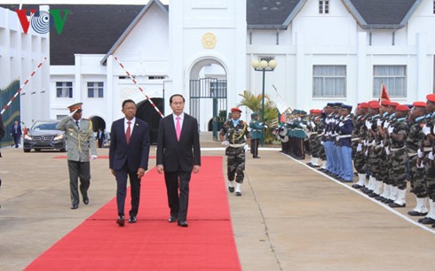 Президент Вьетнама Чан Дай Куанг провёл переговоры с мадагаскарским коллегой - ảnh 1