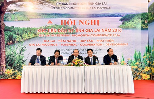 Нгуен Суан Фук принял участие в конференции по продвижению инвестиций в провинцию Зялай - ảnh 1