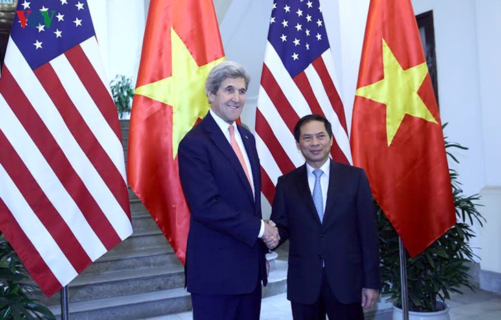 Госсекретарь США Джон Керри находится во Вьетнаме с визитом - ảnh 2