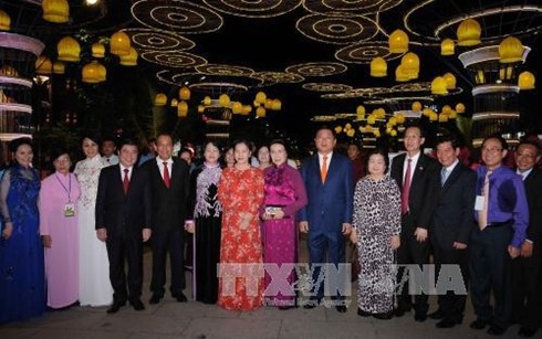 Нгуен Тхи Ким Нган приняла участие в церемонии открытия цветочной улицы Нгуен Хюэ 2017 - ảnh 1