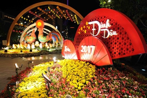 По всему Вьетнаму царит атмосфера наступающего Традиционного нового года - ảnh 1