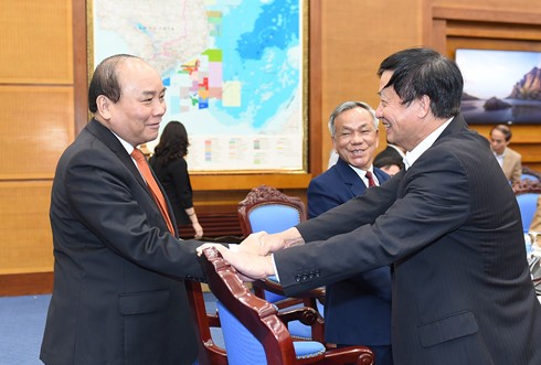 Премьер Вьетнама принял делегацию действующих и бывших руководителей провинции Куангнгай - ảnh 1