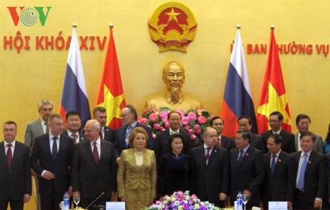 В Ханое прошла беседа по развитию партнёрства между районами Вьетнама и России - ảnh 2