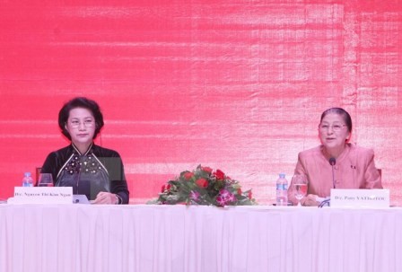 Председатель Национальной ассамблеи Лаоса посещает Вьетнам с визитом - ảnh 1