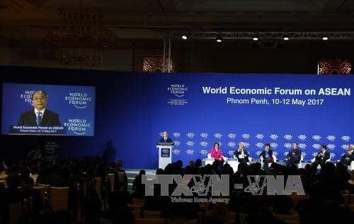 Премьер Вьетнама завершил участие во Всемирном экономическом форуме по АСЕАН 2017 - ảnh 1