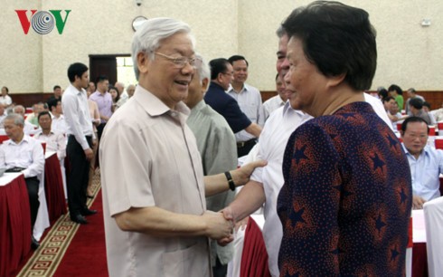 Секретариат ЦК Компартии Вьетнама провёл встречу с пенсионерами - ảnh 1